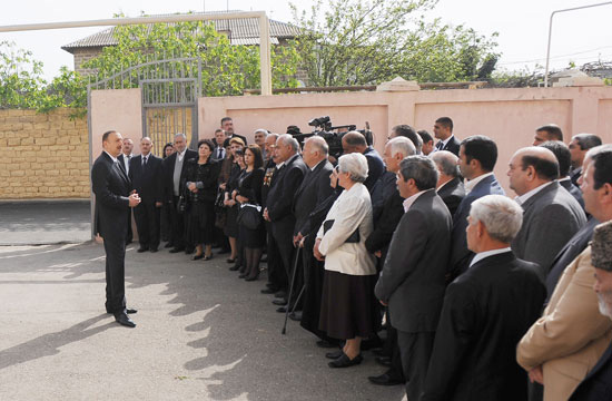 President Ilham Aliyev: Baku's settlements should differ with modernity, beauty and purity (UPDATE) (PHOTO)