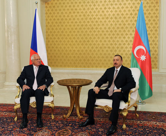Azerbaijani and Czech presidents meet one-on-one (PHOTO)