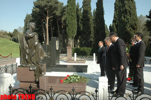 UN High Commissioner visits Azerbaijan (PHOTO)