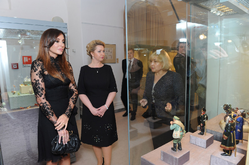First ladies of Azerbaijan and Russia hold talks (PHOTO)