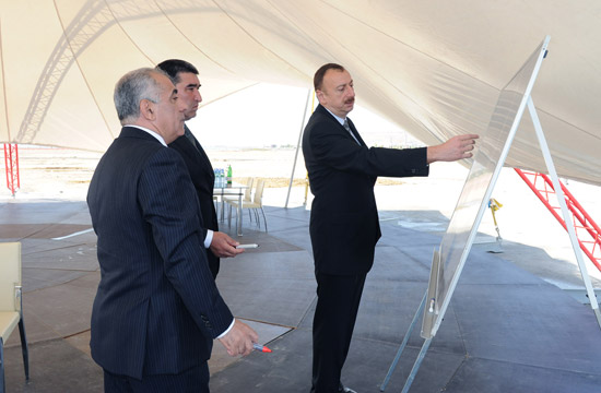 Azerbaijani President Familiarizes himself with Ongoing Improvement and Construction Works Around State Flag Square (PHOTO)