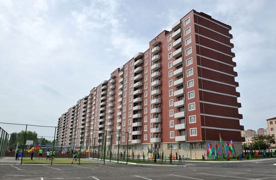 Azərbaycan Prezidenti DSX əməkdaşları üçün inşa edilmiş yeni yaşayış kompleksinin açılışında iştirak edib (FOTO)