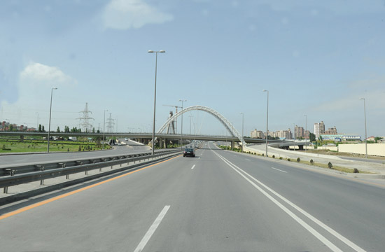 Президент Азербайджана ознакомился с ходом работ по расширению дорожной инфраструктуры в Баку и пригородах (ФОТО)