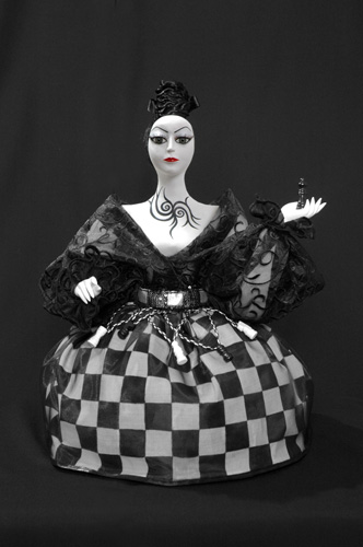 Азербайджанский кукольник Тамилла Гурбанова готовится к выставке