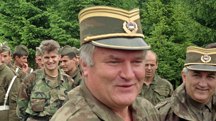 Ratko Mladiç Haaqa məhkəməsi qarşısına çıxıb