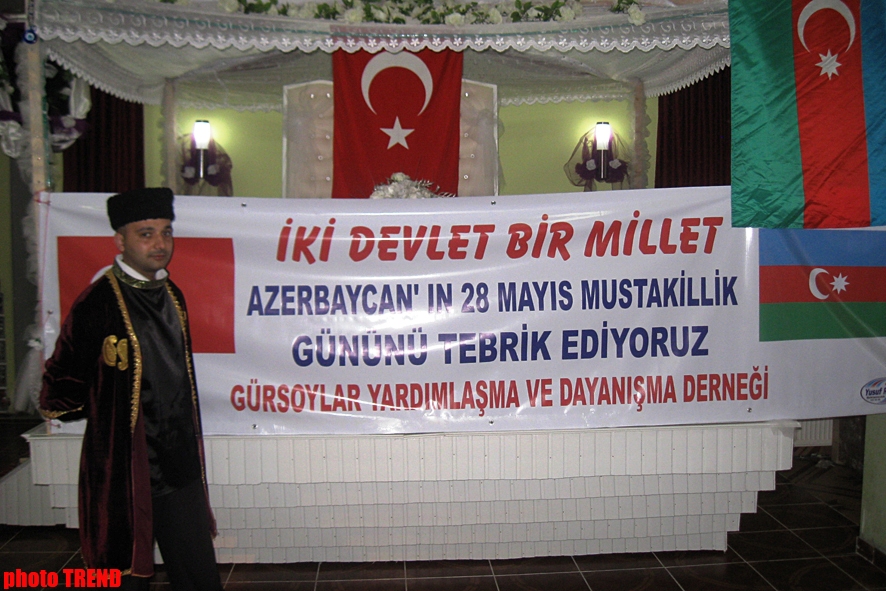 Azərbaycanlı musiqiçilər Trabzonda Türkiyənin idman nazirini necə heyrətləndirdilər? (FOTO)