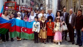 Праздничное шествие с азербайджанскими флагами на улицах Нью-Йорка (видео-фотосессия)