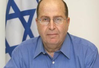Israeli defense minister steps down