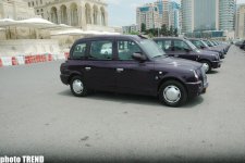Baku receives London Taxi TX4s (PHOTO)