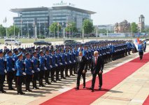Azerbaijani President officially welcomed to Belgrade  (PHOTO)