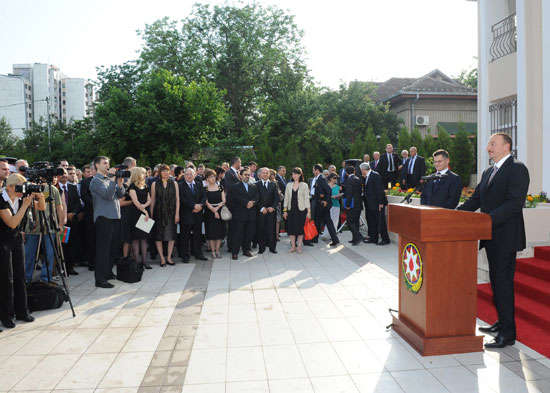Ильхам Алиев принял участие в открытии посольства Азербайджана в Сербии (ФОТО)