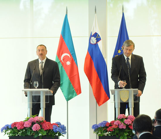 Azerbaijani, Slovenian presidents give joint press conference (PHOTO)