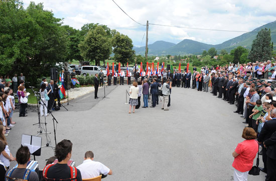 Azərbaycan Prezidenti Sloveniyanın Novo Qoritsa şəhərində Mehdi Hüseynzadənin memorialını ziyarət edib (FOTO)