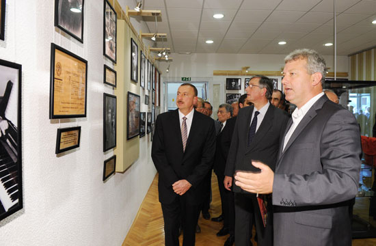 Президент Ильхам Алиев посетил мемориал Героя Советского Союза Мехти Гусейнзаде в словенском городе Ново Горица и принял участие в открытии мемориального музея (ФОТО)