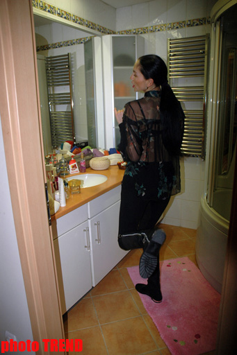 Эмоциональная модель Гюнай Мусаева в престижной стамбульской квартире(фотосессия)
