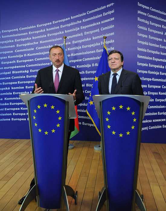 Azerbaijani President: Active dialogue exists between EU and Azerbaijan (UPDATE 2) (PHOTO)