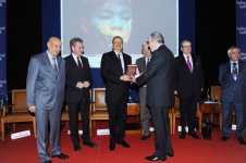 Prezident İlham Əliyev: Azərbaycan mədəniyyətlərarası dialoqda mühüm rol oynayır (ƏLAVƏ OLUNUB)(FOTO)