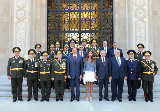 Prezident İlham Əliyev: Azərbaycan Ordusu ölkə qarşısında duran bütün vəzifələri icra etmək üçün bütün imkanlara malikdir (FOTO)