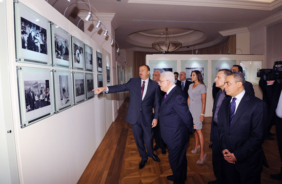 Президент Палестины Махмуд Аббас посетил Фонд Гейдара Алиева (ФОТО)