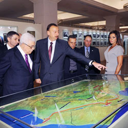 Президент Палестины Махмуд Аббас посетил Фонд Гейдара Алиева (ФОТО)