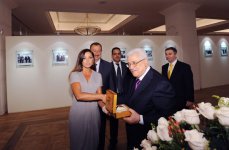 Palestinian President visits Heydar Aliyev Foundation (PHOTO)