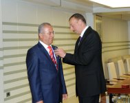 President Ilham Aliyev hands out Dostlug order and Taraggi medal to public figures (PHOTO)