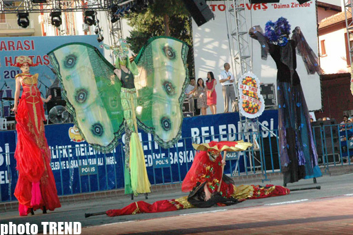 Красочный карнавал на ходулях в Турции глазами азербайджанца (фотосессия)