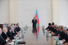 Под председательством Президента Азербайджана состоялось заседание Кабинета министров по итогам социально-экономического развития в I полугодии (версия 2) (ФОТО)