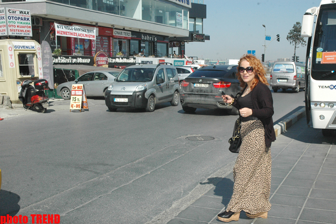 İstanbulda yaşayan müğənni İradə İbrahimova "şoppinq"də (FOTO)