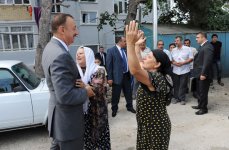 President Ilham Aliyev inspects rebuilding work in Surakhany district (PHOTO)