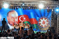 Bakıda Milli Parkda bayram konserti və möhtəşəm atəşfəşanlıq təşkil edilib (FOTO)