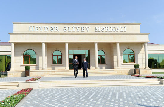 Президент Ильхам Алиев принял участие в открытии в Хызы Центра Гейдара Алиева (ФОТО)