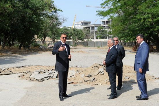 President Ilham Aliyev views Dede Gorgud Park (PHOTO)