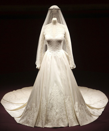 Выставка свадебного платья Кейт Миддлтон поставила рекорд
