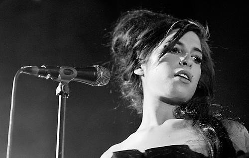 Amy Winehouse to be buried Tuesday