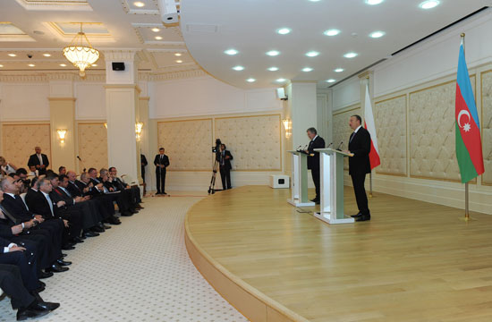 Azerbaijani, Polish presidents give joint press conference