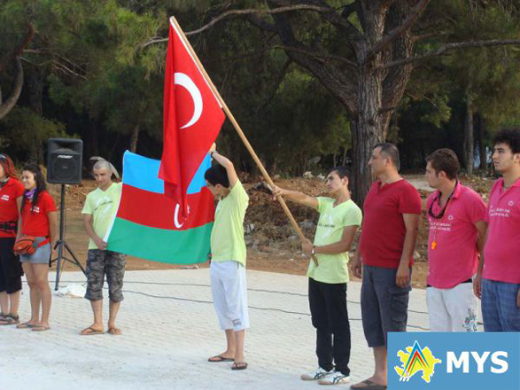 Азербайджанская и турецкая молодежь сразилась в пейнтбол (фотосессия)