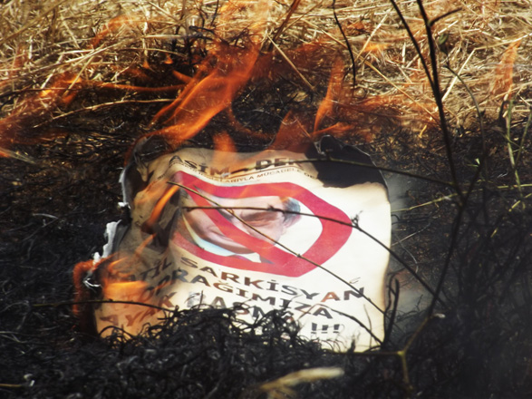 Ağrıdağda Serj Sarkisyanın şəkli yandırıldı (FOTO)