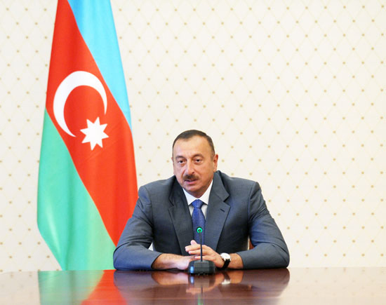Президент Ильхам Алиев: Единство, солидарность, сотрудничество между мусульманскими странами должны достигнуть еще более высокого уровня (версия 2) (ФОТО)