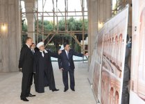 Президент Ильхам Алиев: В Азербайджане уважение к исламской культуре и исламской религии сопровождается уважением ко всем другим религиям (версия 3) (ФОТО)