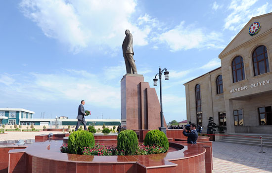Президент Азербайджана принял участие в открытии Центра Гейдара Алиева в Сиязане (версия 2) (ФОТО)