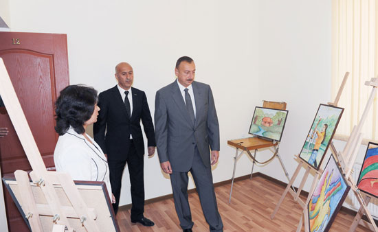 Президент Азербайджана принял участие в открытии Детской школы искусств в Сиязане (ФОТО)