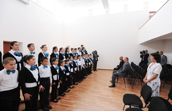 Президент Азербайджана принял участие в открытии Детской школы искусств в Сиязане (ФОТО)