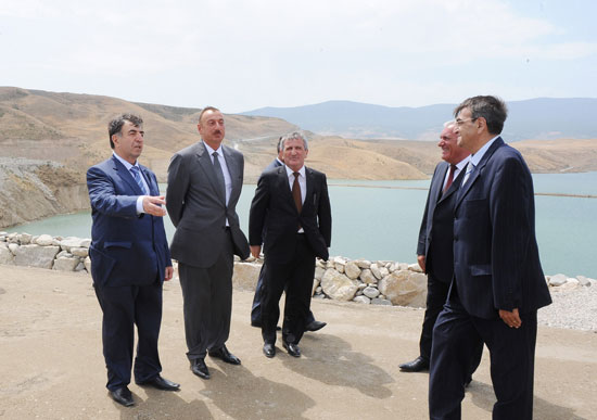 Prezident İlham Əliyev Taxtakörpü Su Anbarının su elektrik stansiyası ilə birlikdə inşa edildiyi ərazidə olmuşdur(FOTO)