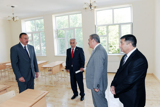 Президент Ильхам Алиев ознакомился с ходом капитальной реконструкции школ №189 и №150 в Баку (ФОТО)