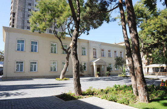 Президент Азербайджана ознакомился с детским садом №259, сданным в эксплуатацию после реконструкции (ФОТО)