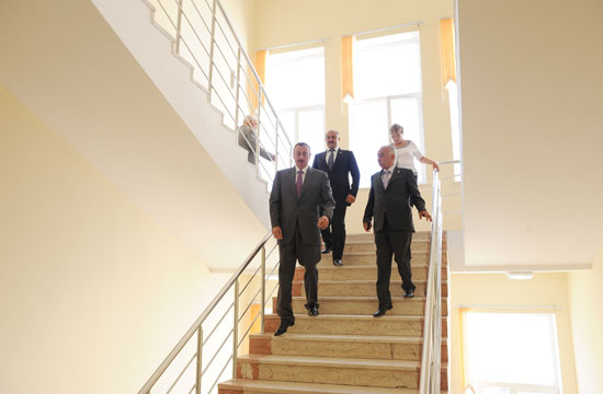 Azerbaijani President inspects reconstruction of school No160 in Baku (PHOTO)