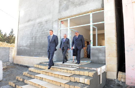 Azerbaijani President inspects reconstruction of two schools and kindergarten in Baku (PHOTO)