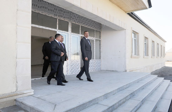 Azerbaijani President inspects reconstruction of two schools and kindergarten in Baku (PHOTO)