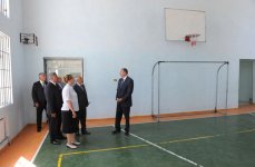 Ильхам Алиев ознакомился с ходом ремонтных работ в школах и детском саду в поселке Бузовна (ФОТО)